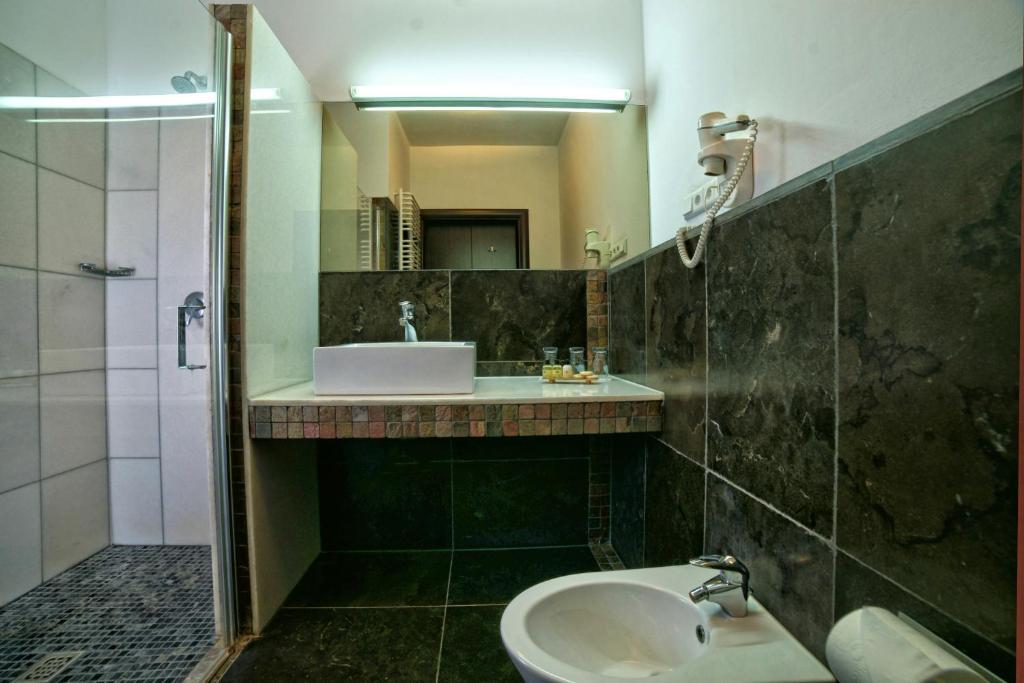 Stary Tartak Hotell Iława Rum bild